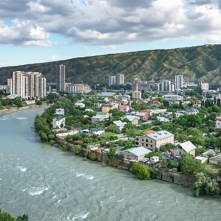 Royal Tulip Hotel & Casino, Tbilisi Exterior foto The Rioni River in Vladikavkaz