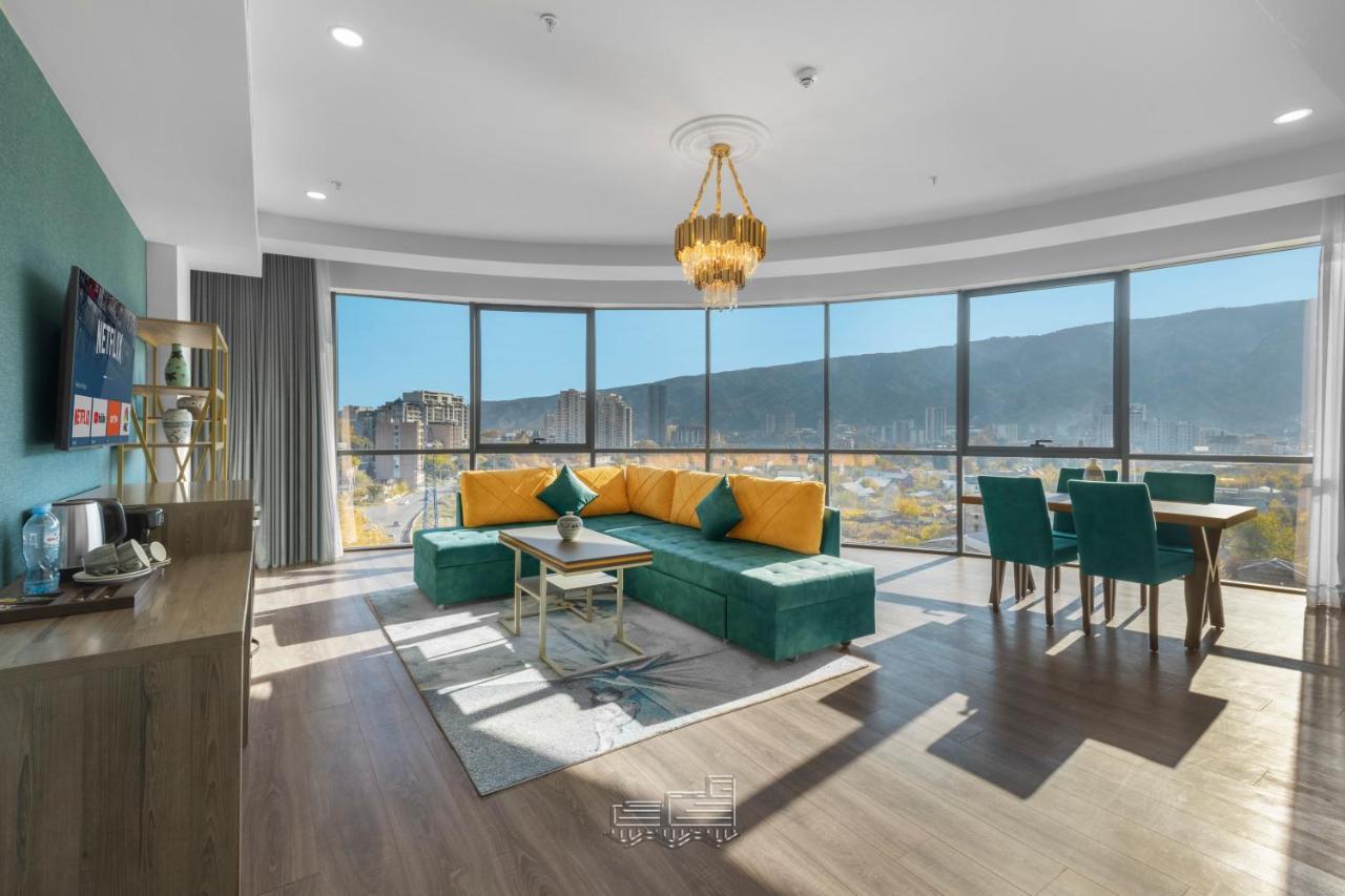 Royal Tulip Hotel & Casino, Tbilisi Exterior foto A living room in a modern apartment