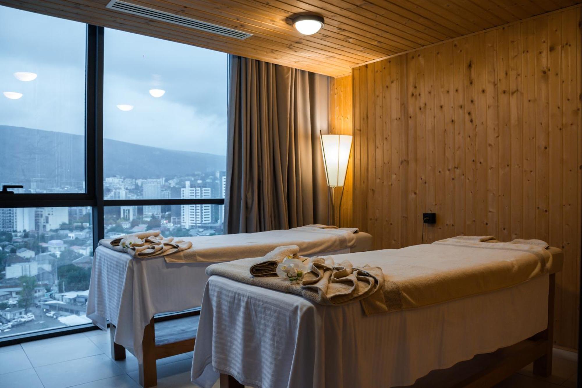 Royal Tulip Hotel & Casino, Tbilisi Exterior foto Massage beds